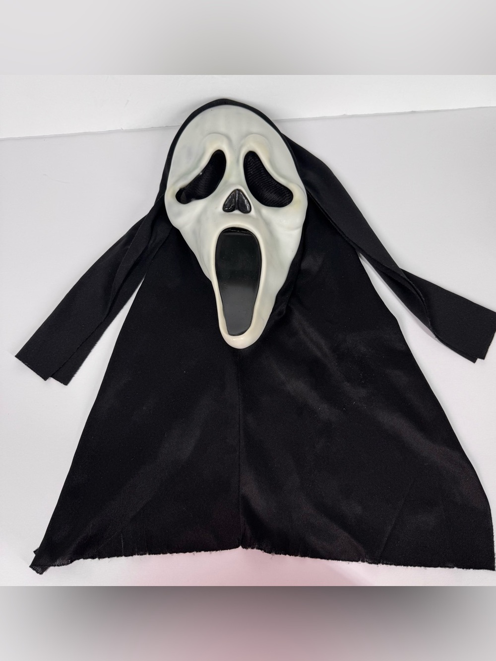 Retro Easter Unlimited Inc Scream Ghost Face Mask(Non Glowing)Apr-Jun 2011